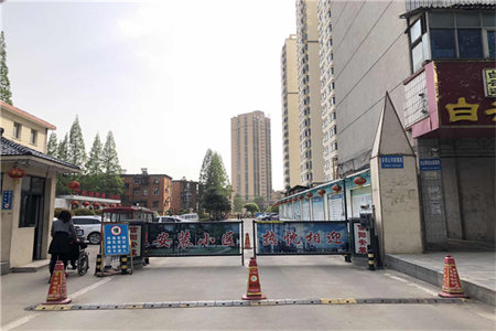 物业费按年收还是月收